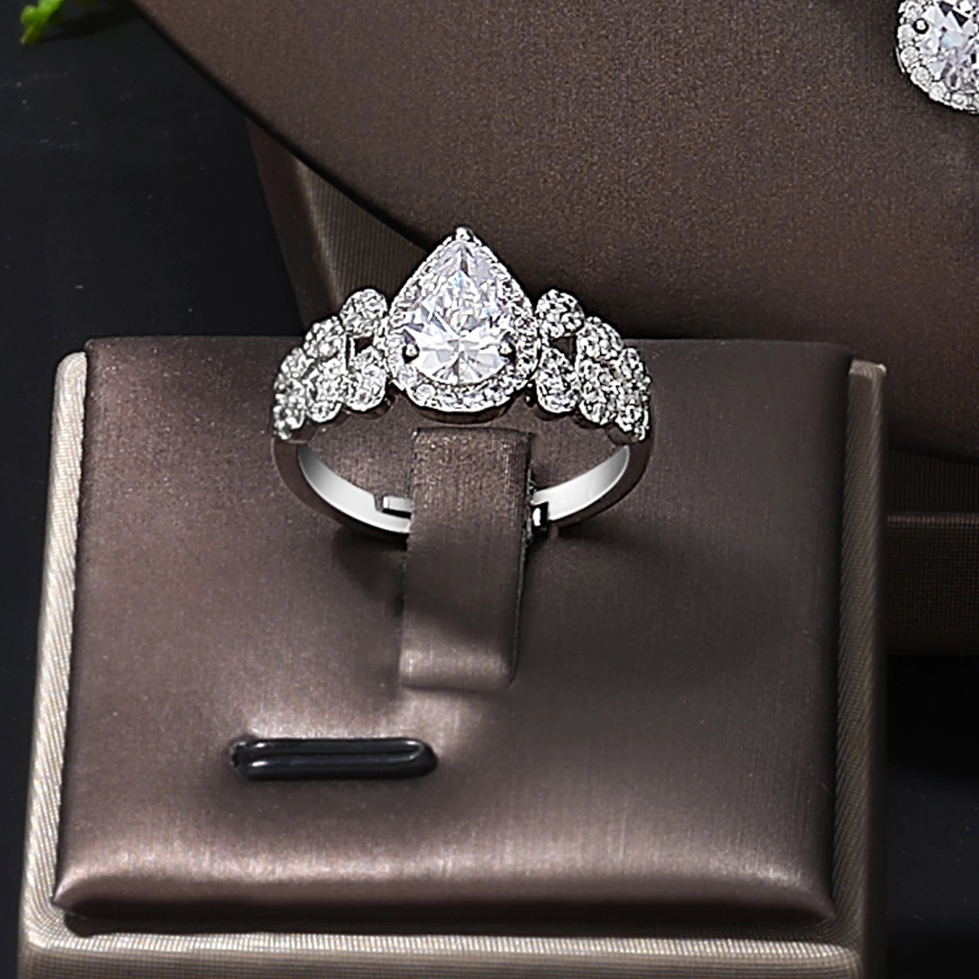 2025 Zircon Super Deluxe Tassel Water Drop Big Wedding Bridal Necklace Earrings 4 Pieces Nigerian Dubai Women's Jewelry Set