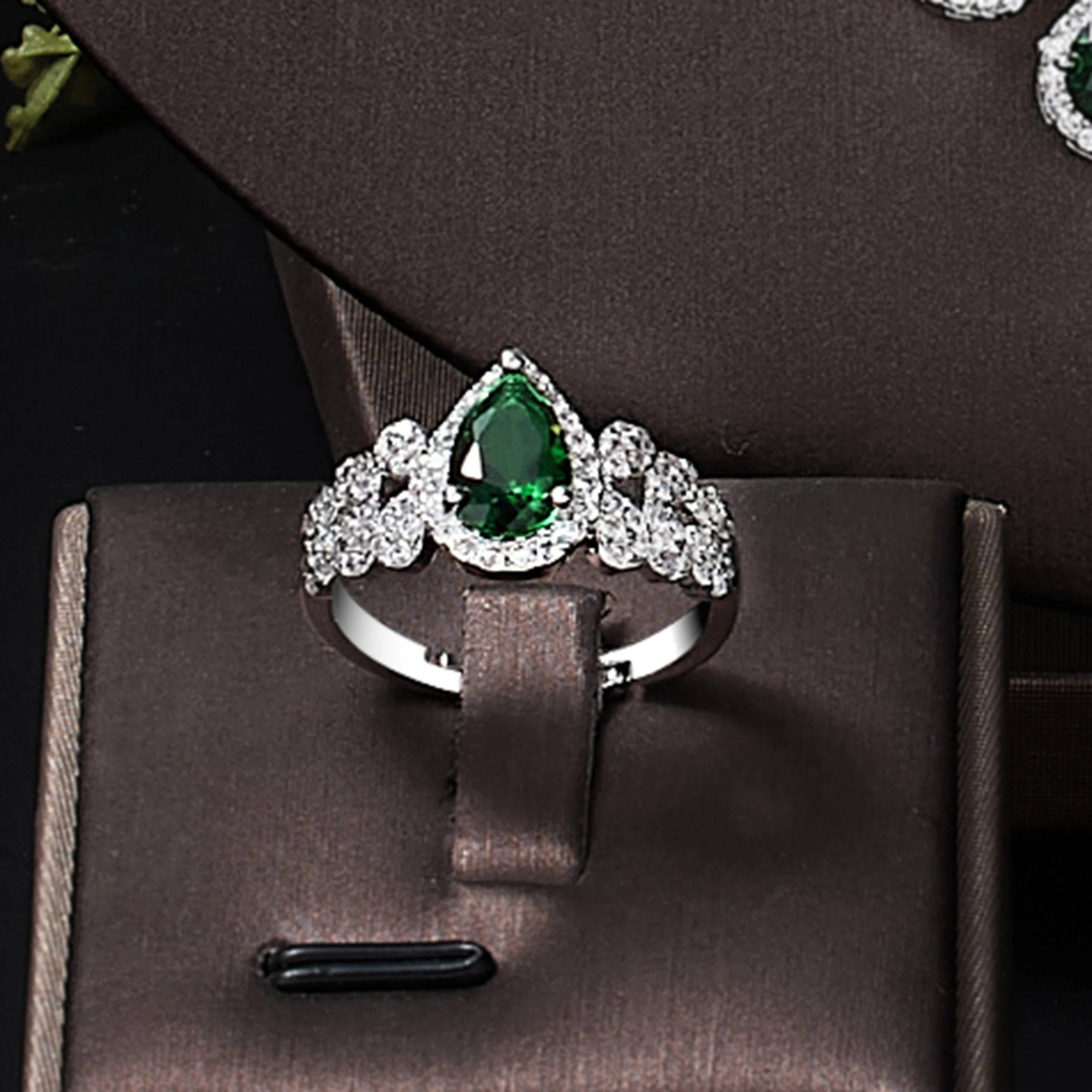 2025 Zircon Super Deluxe Tassel Water Drop Big Wedding Bridal Necklace Earrings 4 Pieces Nigerian Dubai Women's Jewelry Set