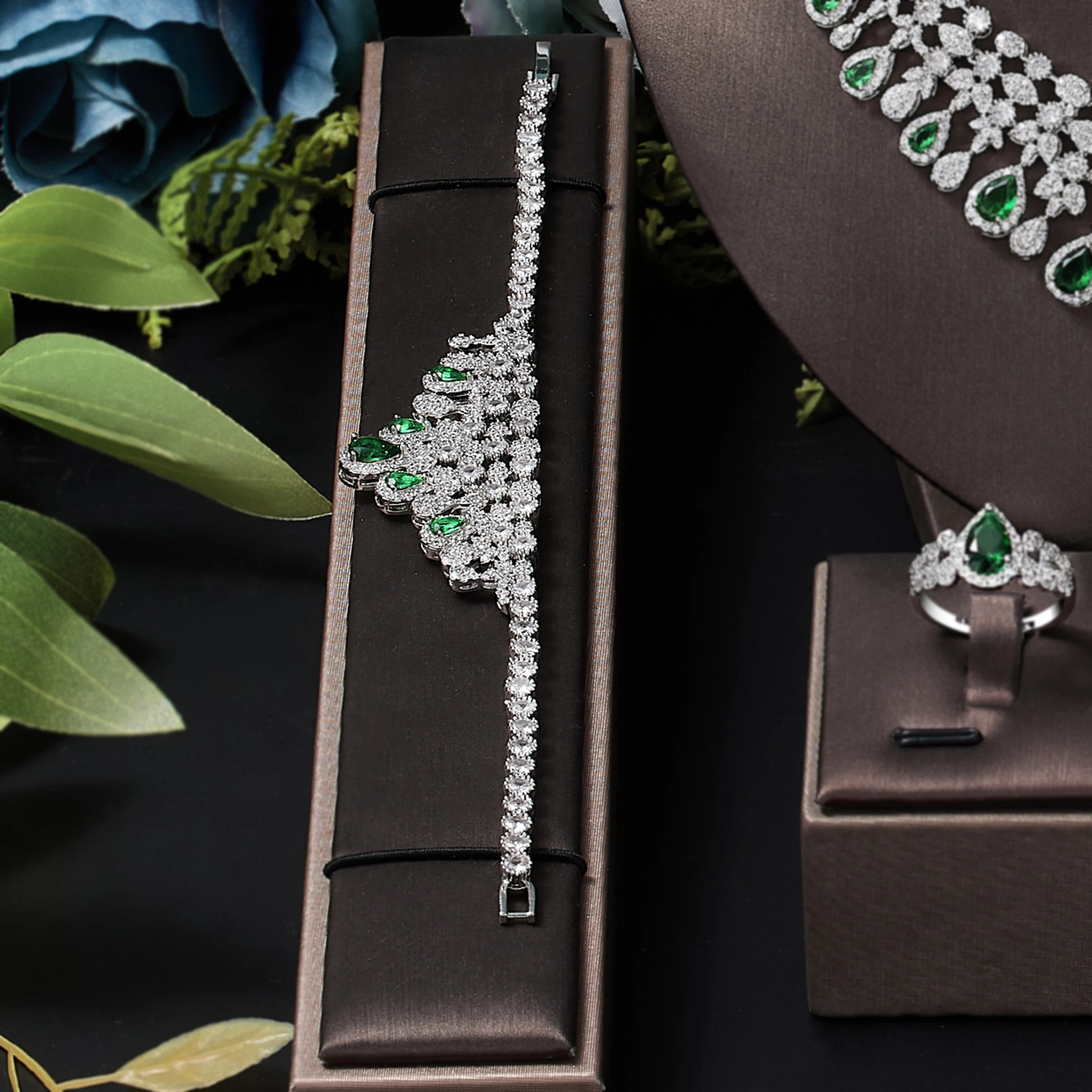 2025 Zircon Super Deluxe Tassel Water Drop Big Wedding Bridal Necklace Earrings 4 Pieces Nigerian Dubai Women's Jewelry Set