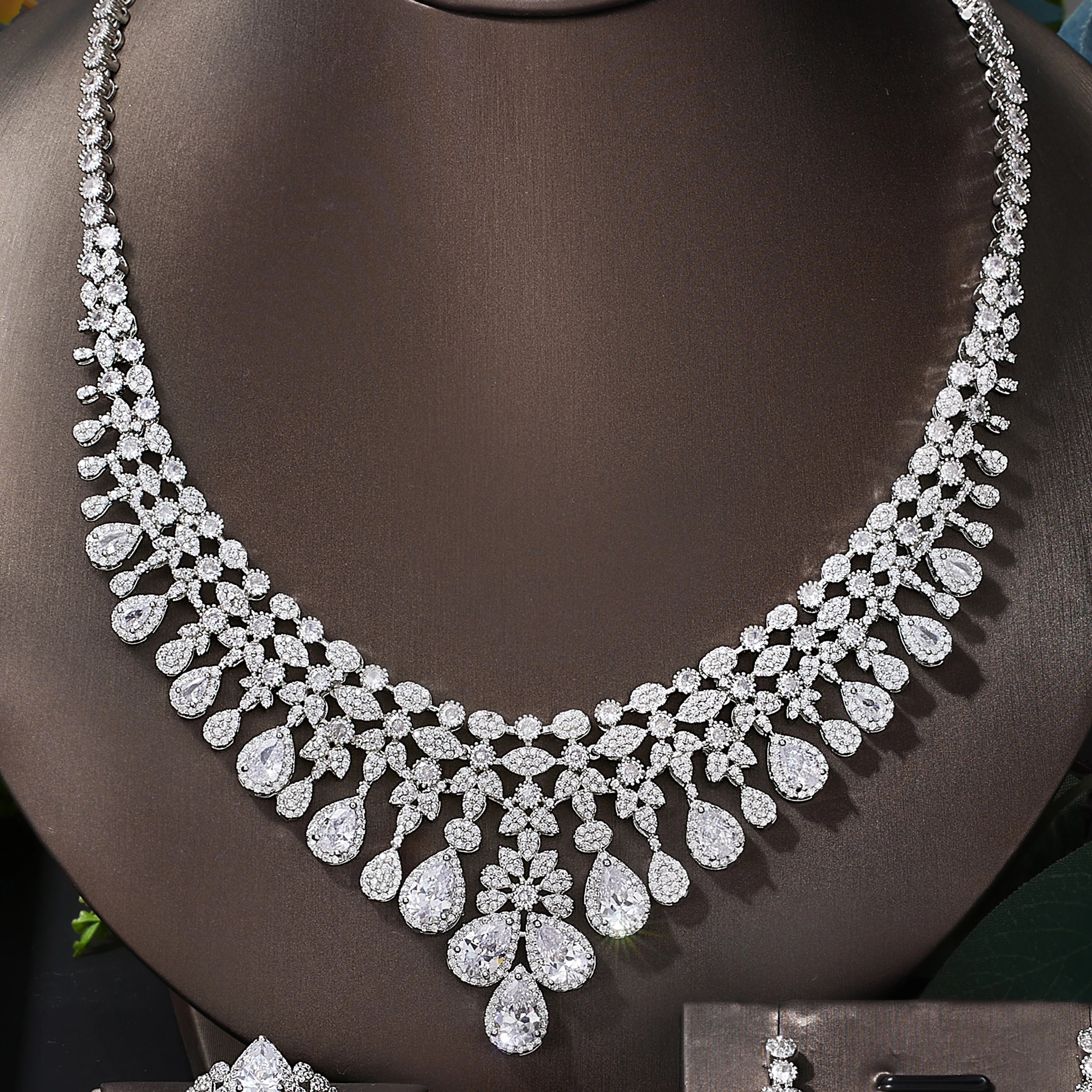 2025 Zircon Super Deluxe Tassel Water Drop Big Wedding Bridal Necklace Earrings 4 Pieces Nigerian Dubai Women's Jewelry Set